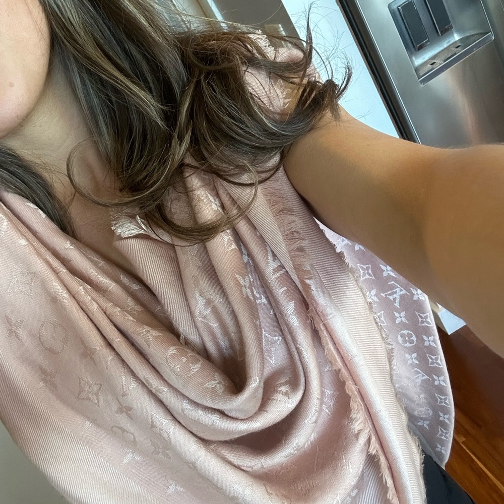 STUNNING Authentic Louis Vuitton Classic Light Pink Silk Monogram Shall
